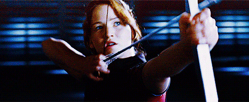 Katniss does not, repeat, DOES NOT use a crossbow.