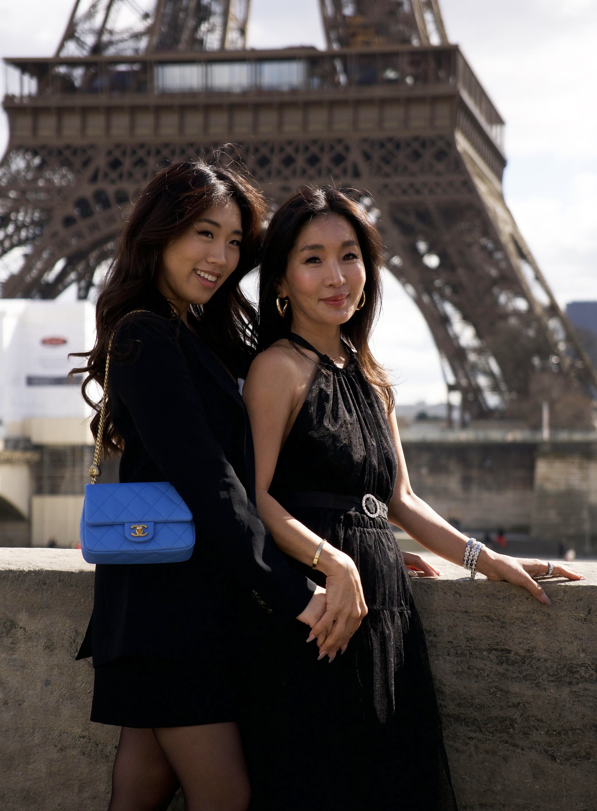 aylen park sonia lee at the eiffel tower paris