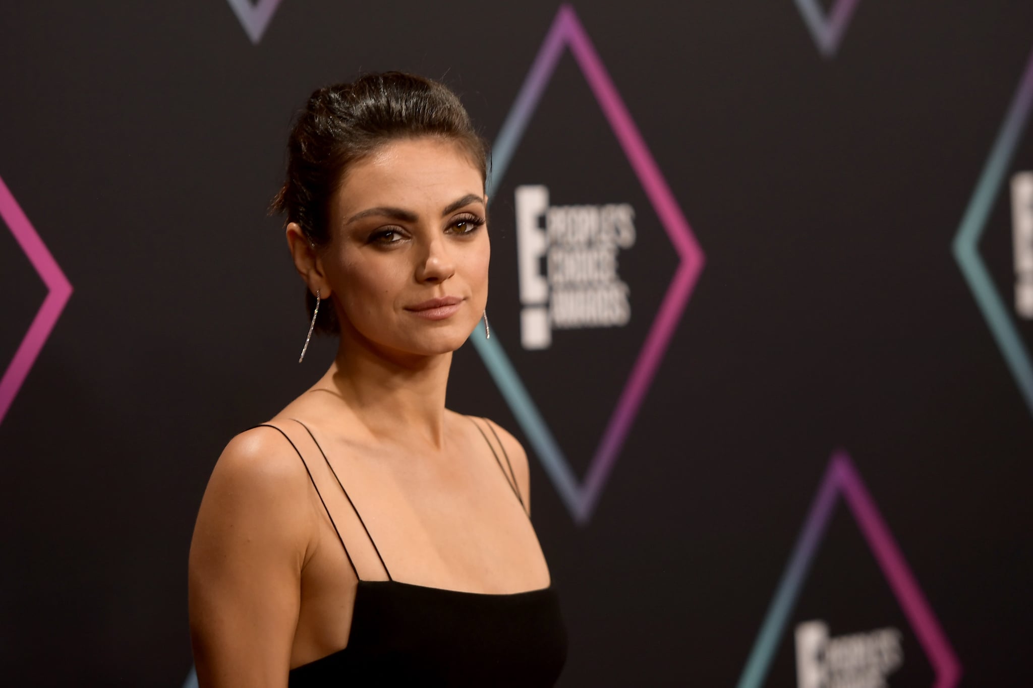 SANTA MONICA, CA - NOVEMBER 11:  Mila Kunis attends the People's Choice Awards 2018 at Barker Hangar on November 11, 2018 in Santa Monica, California.  (Photo by Matt Winkelmeyer/Getty Images)