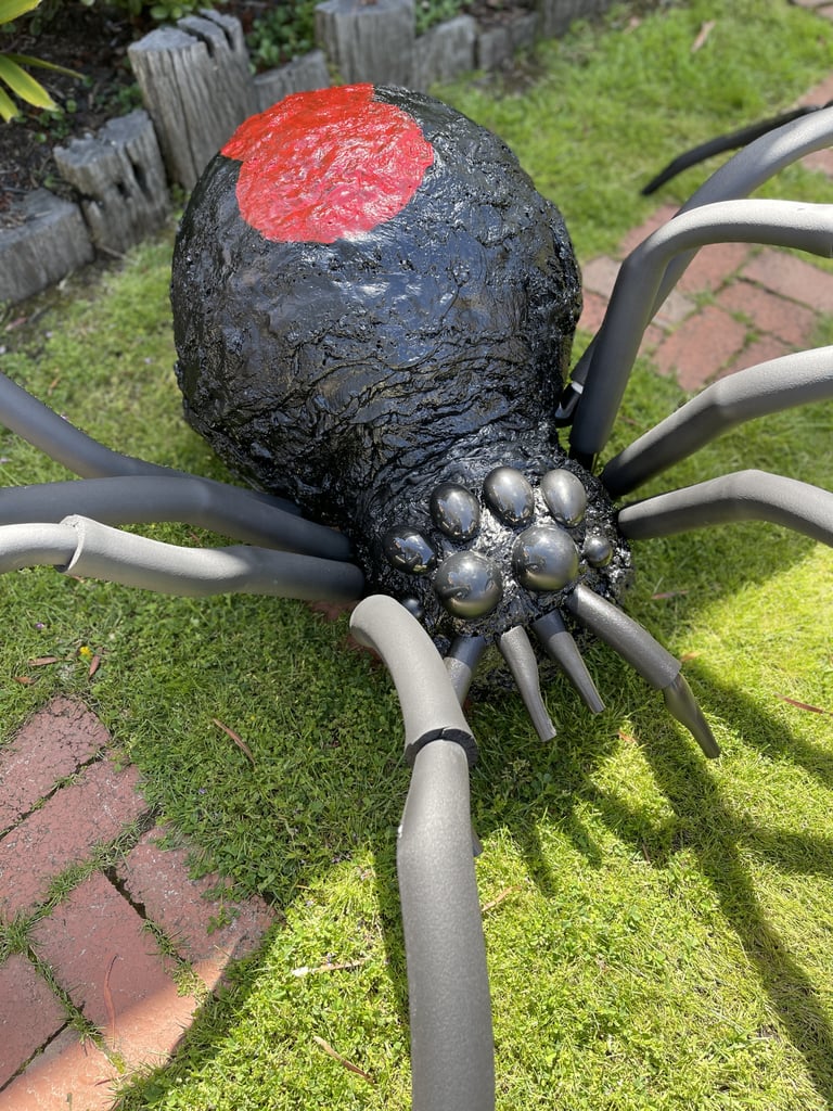 Giant Spider Decoration: Finished Product Photos