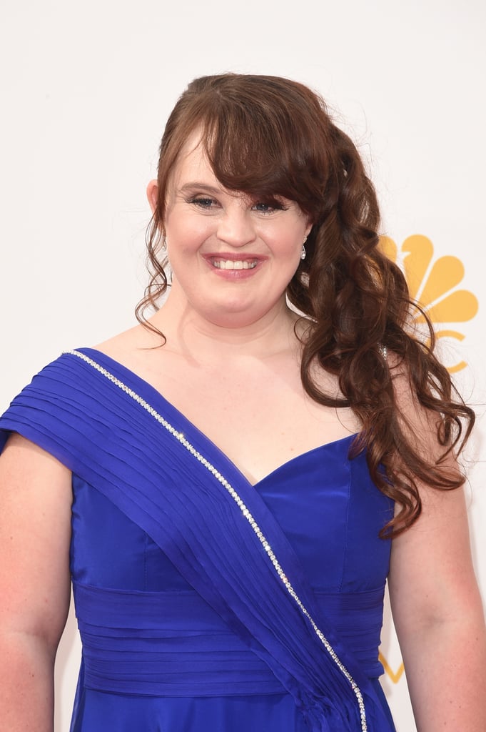 At the 2014 Emmy Awards, Jamie wore a long, wavy side ponytail.