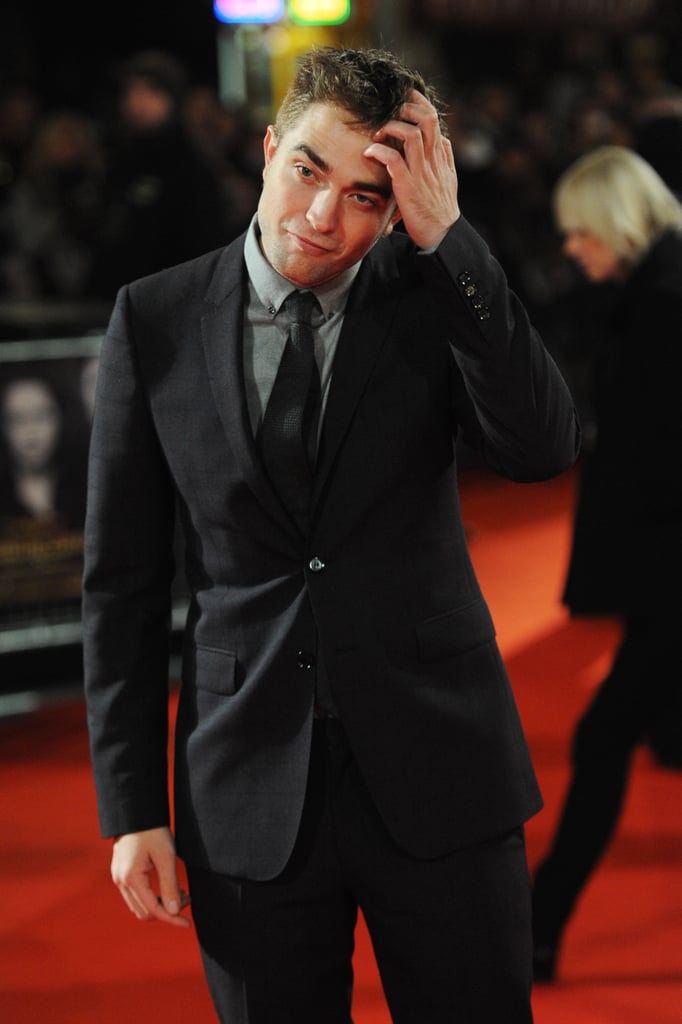 Kristen Shows Skin at Twilight's UK Premiere With Rob and Taylor Kristen Shows Skin at Twilight's UK Premiere With Rob and Taylor