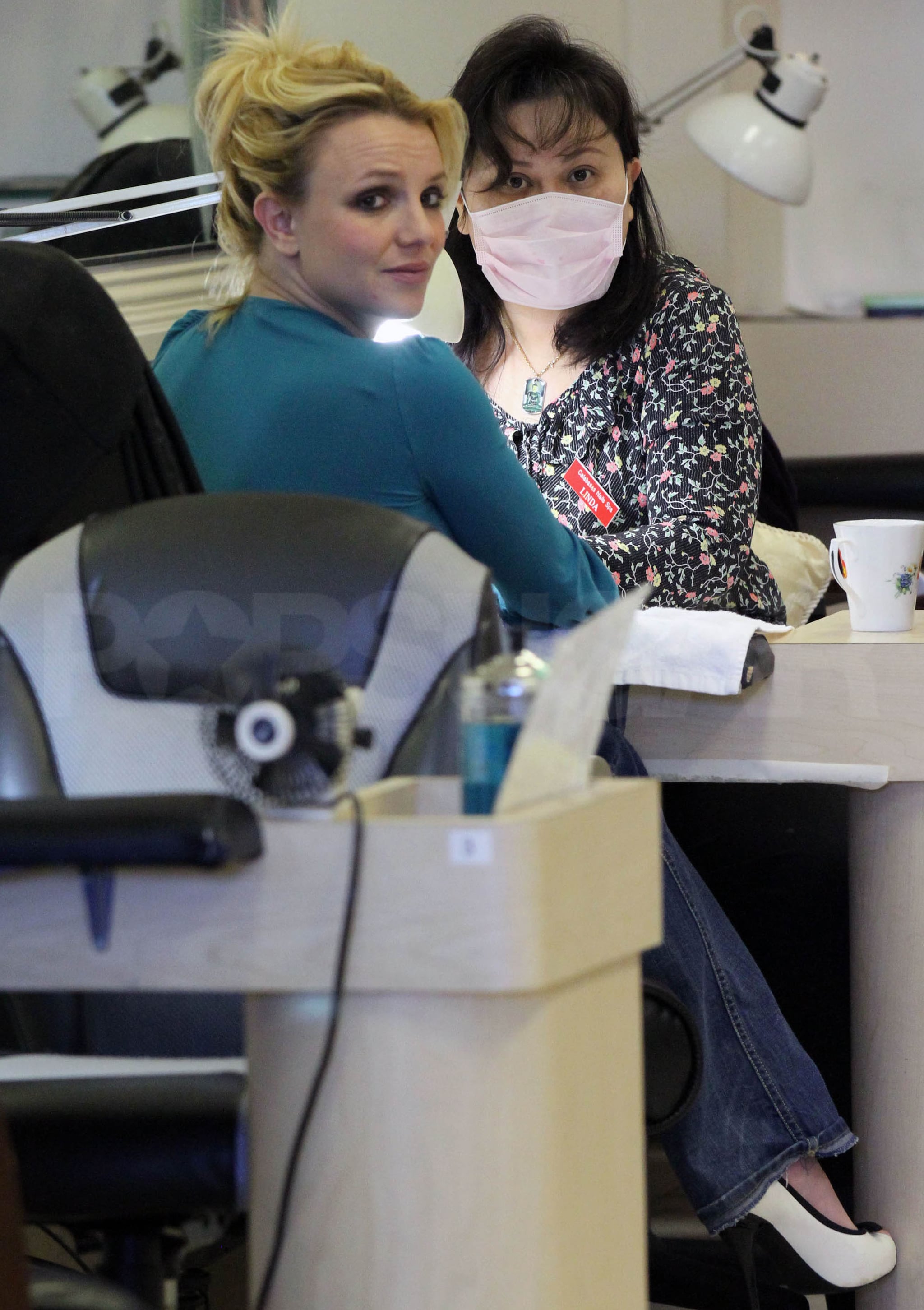 Pictures Of Britney Spears Getting A Manicure And Seeing A Movie In Calabasas California Popsugar Celebrity Uk