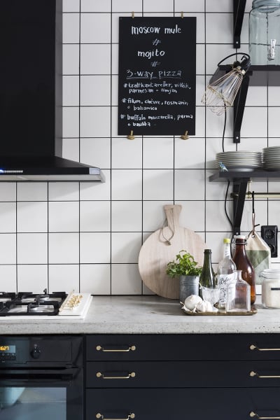 Chic Black Kitchens