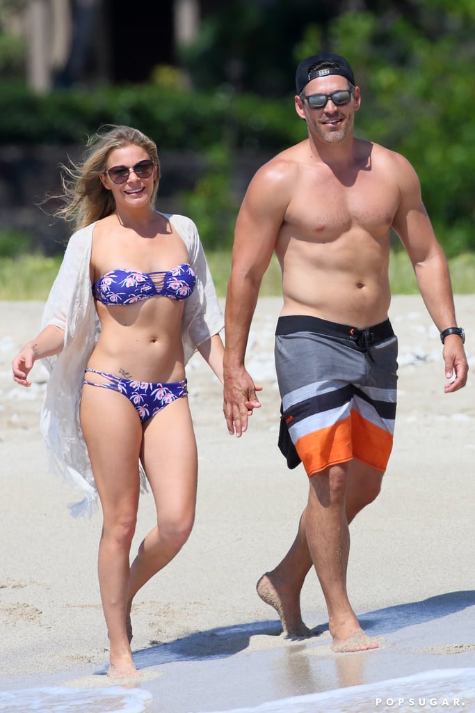 Leann Rimes And Eddie Cibrian Kissing On The Beach