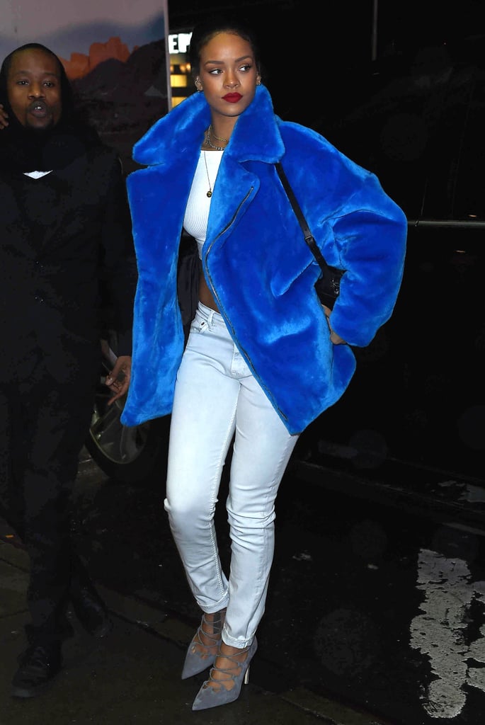 Rihanna did some last-minute holiday shopping in NYC on Tuesday.