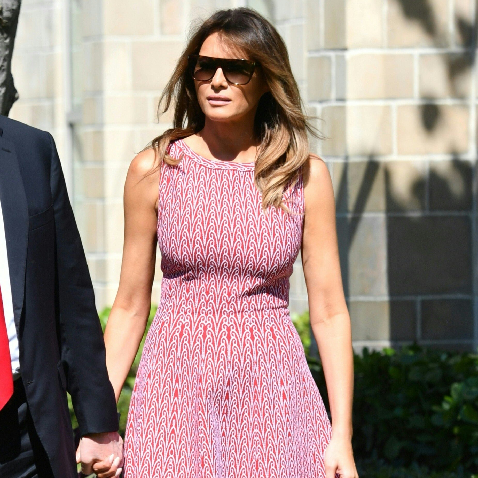 Melania trump sleeveless dress discount