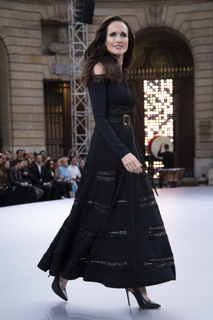 Andie MacDowell Walks Le Défilé L'Oréal Paris 2019