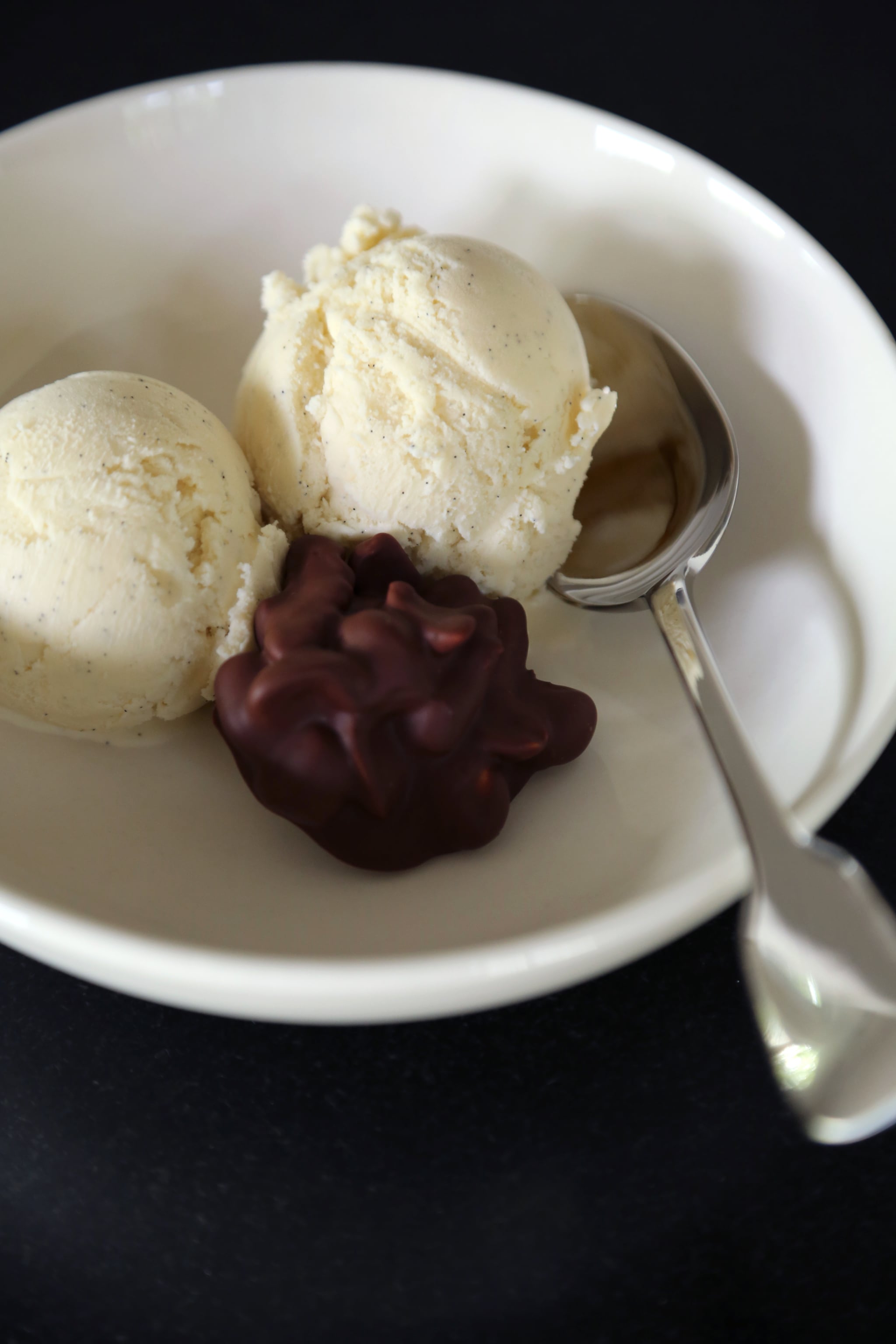 Homemade Vanilla Bean Ice Cream - The Cookie Writer