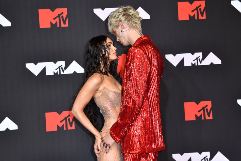 US actress Megan Fox (L) and US singer Machine Gun Kelly arrive for the 2021 MTV Video Music Awards at Barclays Center in Brooklyn, New York, September 12, 2021. (Photo by ANGELA  WEISS / AFP) (Photo by ANGELA  WEISS/AFP via Getty Images)