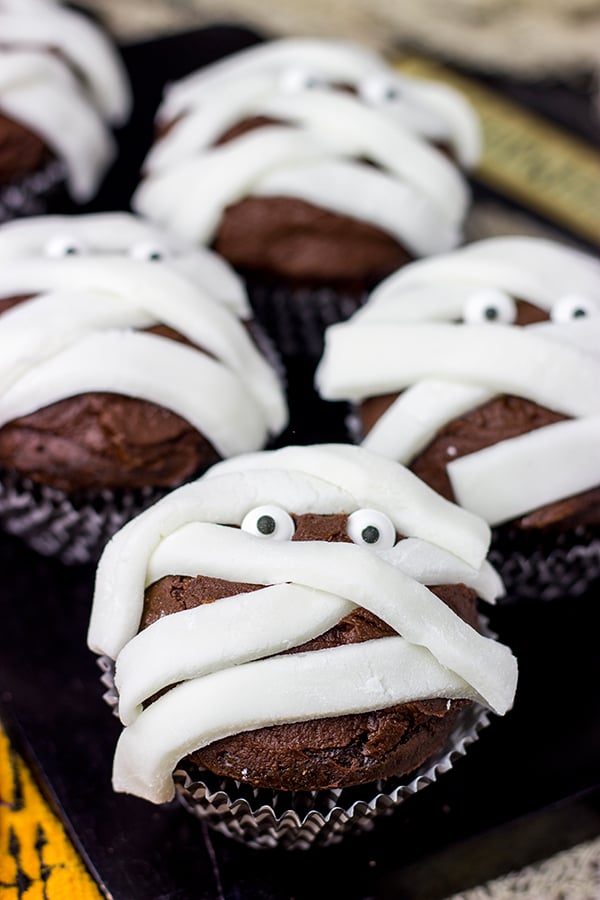 Chocolate Mummy Cupcakes
