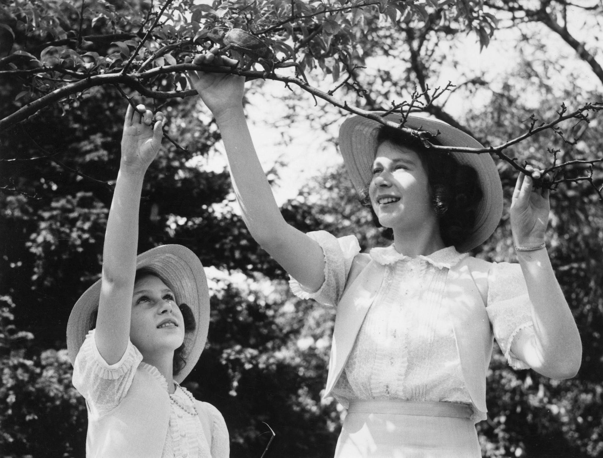 Queen Elizabeth Ii And Princess Margaret Pictures Popsugar Celebrity