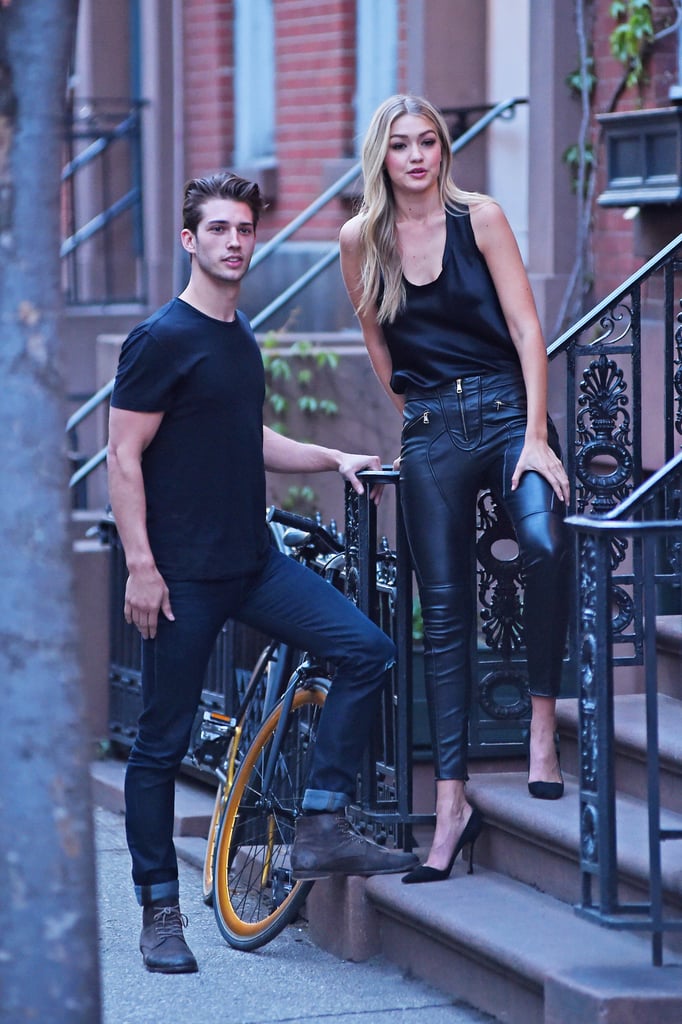 Her male model friend was also in an all-black outfit.