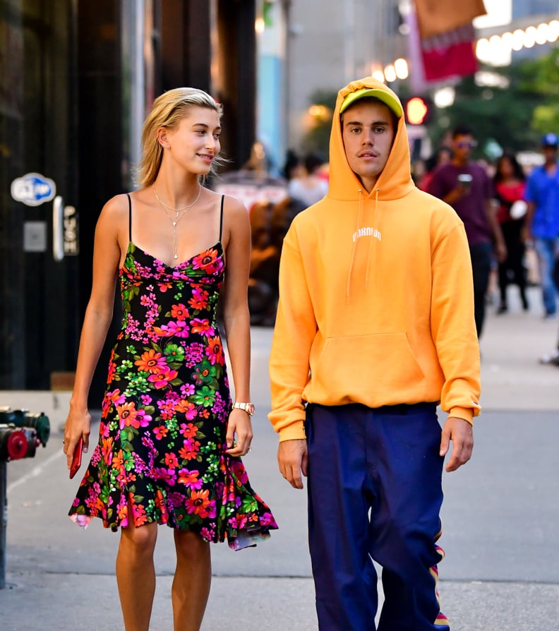 New YORK,NY-AUGUT06:Hailey Baldwin和Justin Bieber于2018年8月6日在纽约曼哈顿市市中心街上看到James Devaney/GC图像