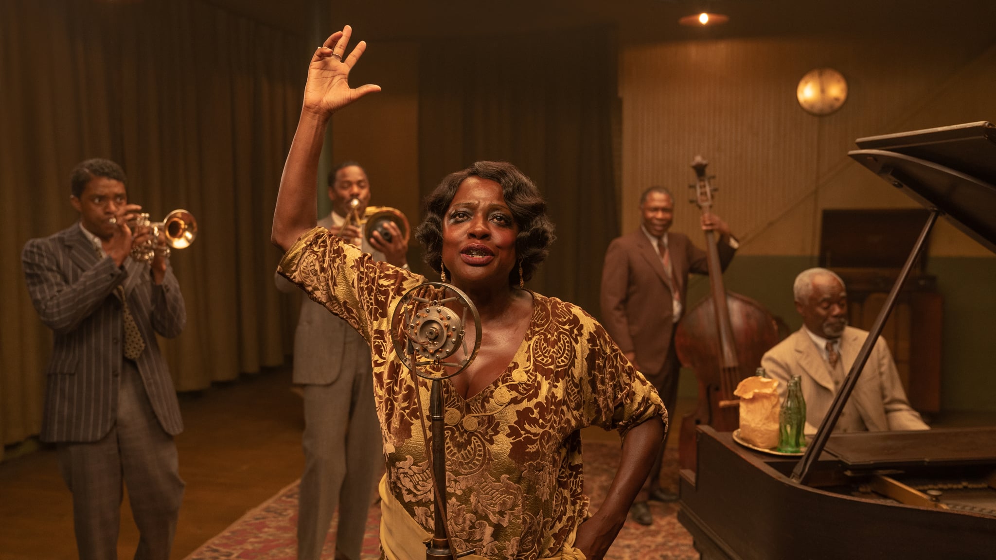 MA RAINEY'S BLACK BOTTOM(2020)Chadwick Boseman as Levee, Colman Domingo as Cutler, Viola Davis as Ma Rainey, Michael Potts as Slow Drag and Glynn Turman as Toledo.   Cr. David Lee/NETFLIX