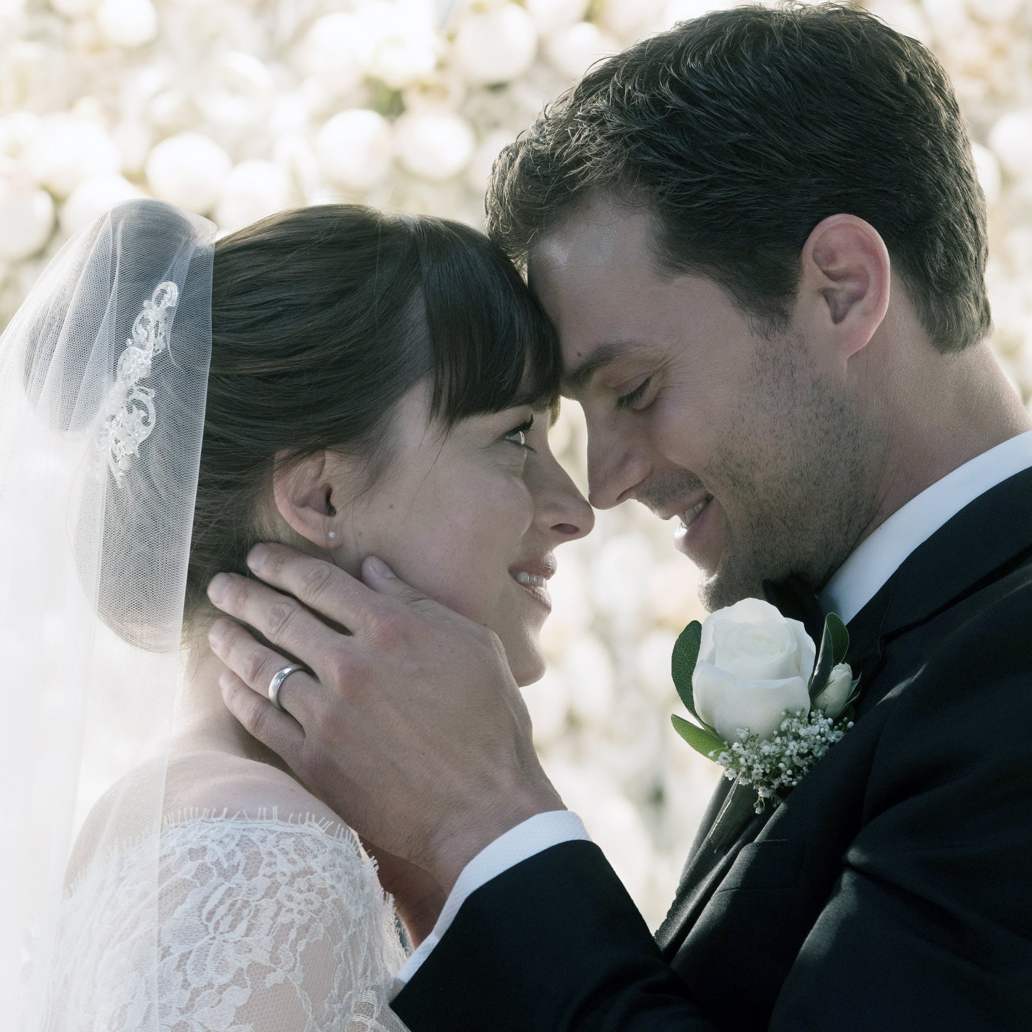 the-fifty-shades-freed-wedding-dress-designer-has-been-revealed-glamour-vlr-eng-br