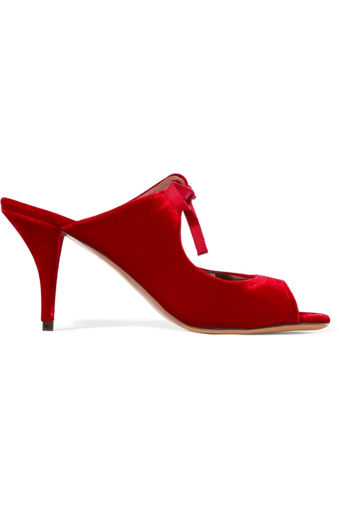 If You Love an Eye-Catching Scarlet Moment