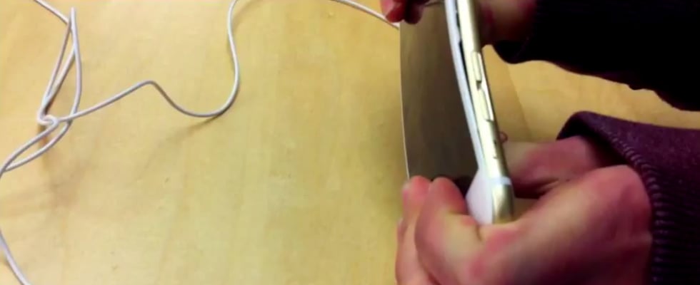 Bending iPhone 6 in Apple Store