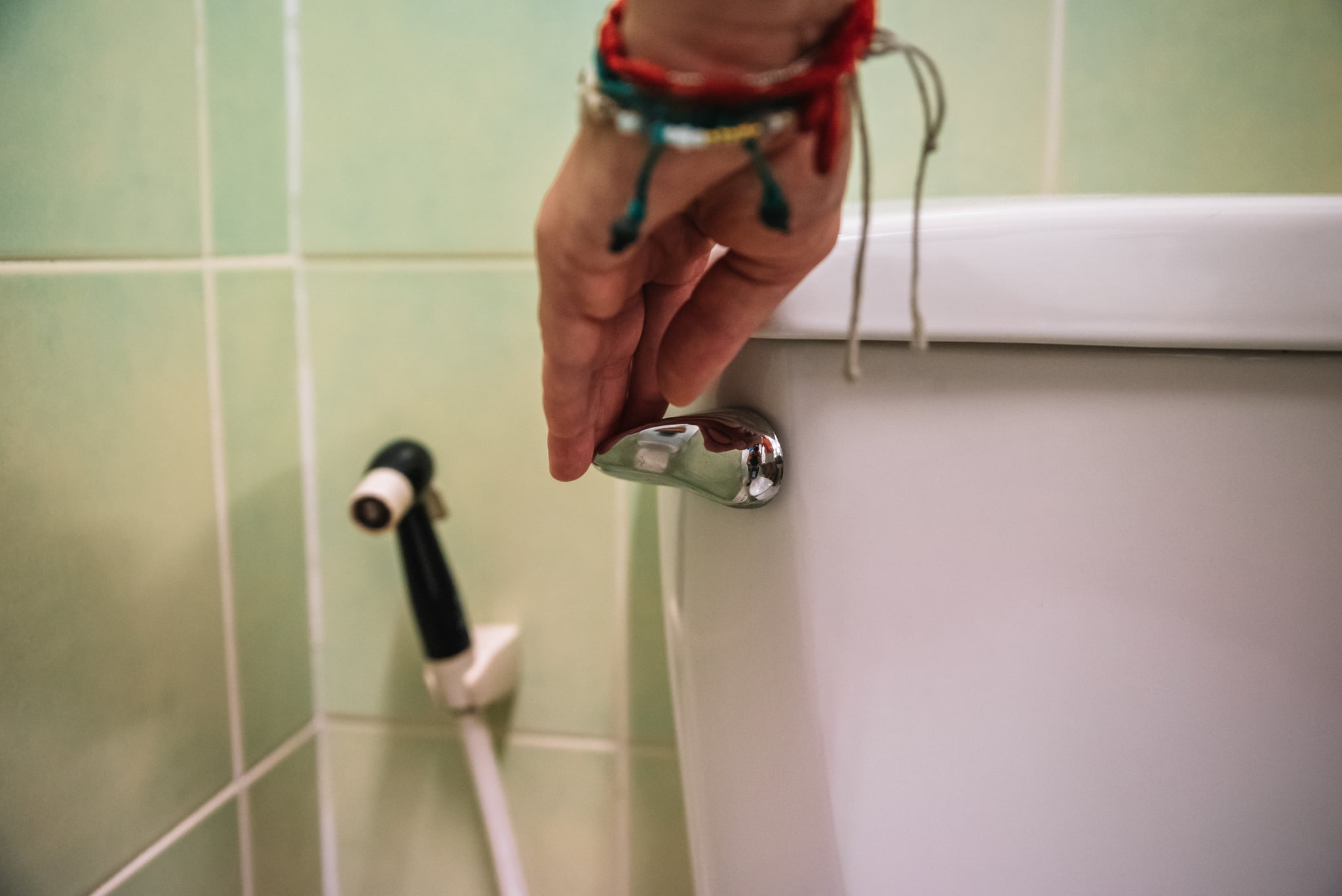 Foamy pee explained, according to a urologist. 