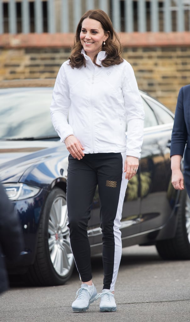 Kate Middleton Wearing Pearl Earrings