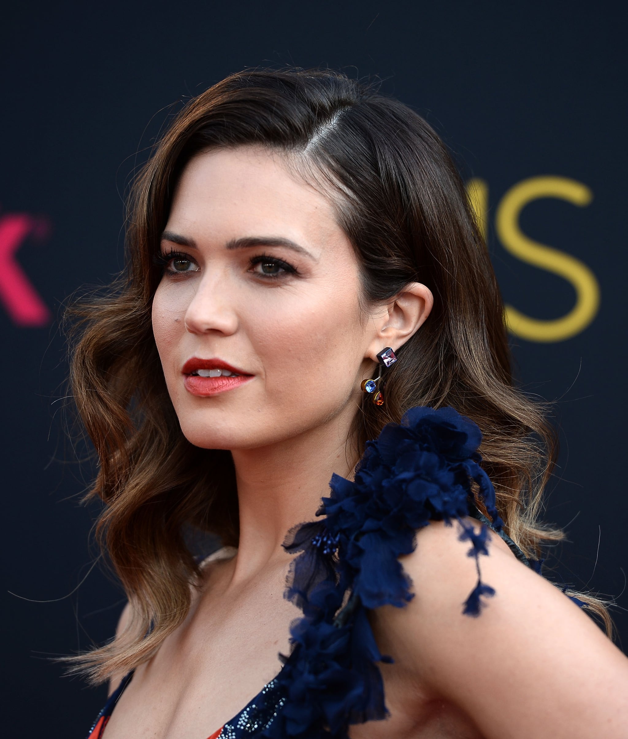 The Healthy Wave As Seen On Mandy Moore 50 Hairstyles That Will Make You Look Younger For Real Popsugar Beauty Photo 32