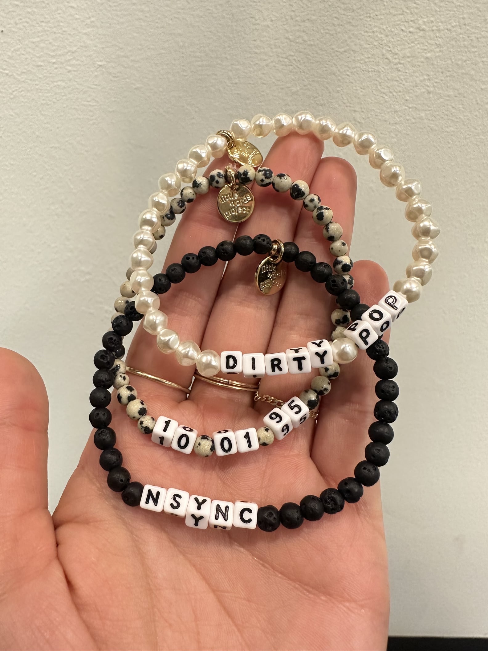 Revealed: The messages on those friendship bracelets *NSYNC gave Taylor  Swift – KS95 94.5