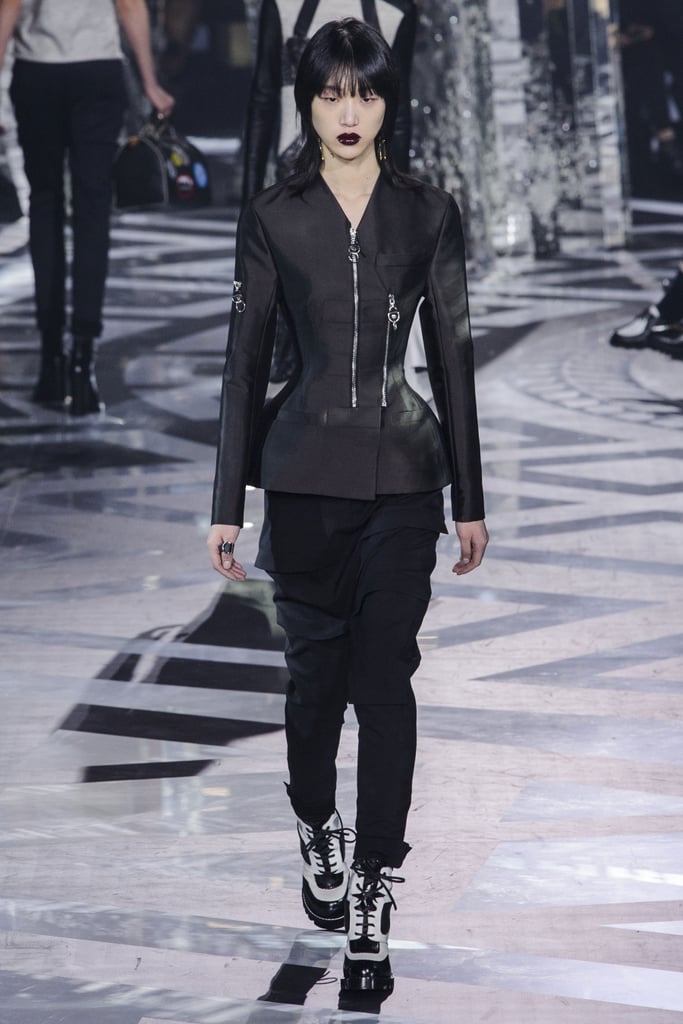 Louis Vuitton Fall 2016 Runway