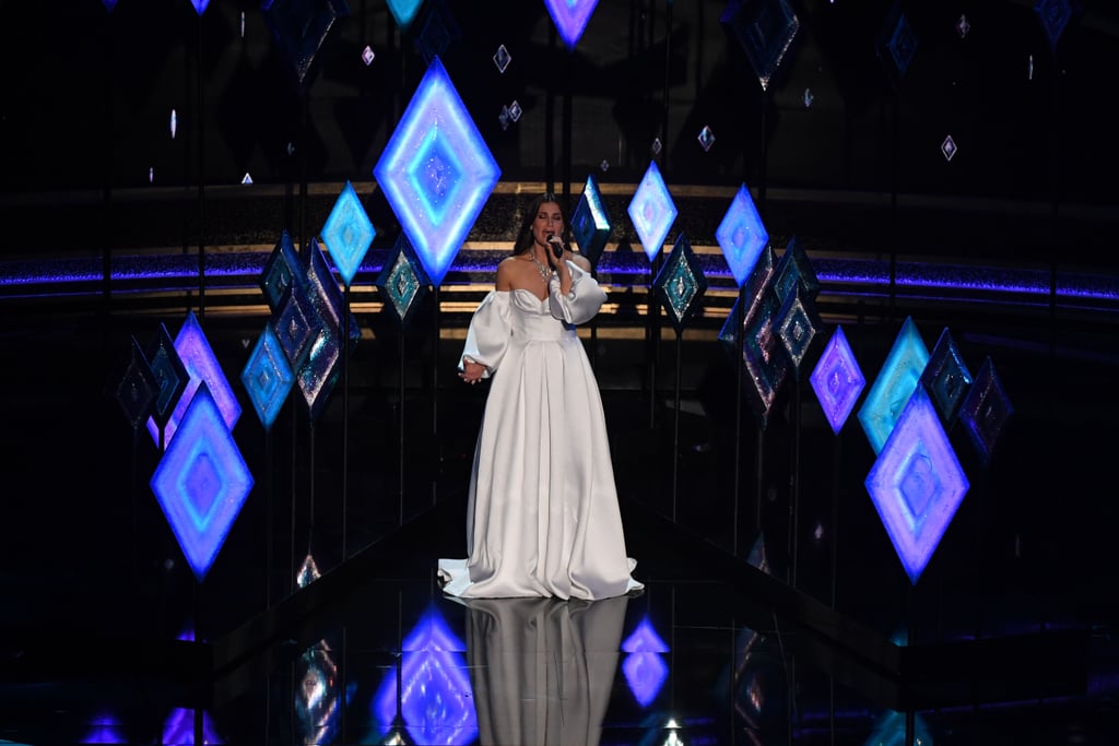 أداء النجمة إيدينا مينزيل خلال حفل جوائز الأوسكار 2020