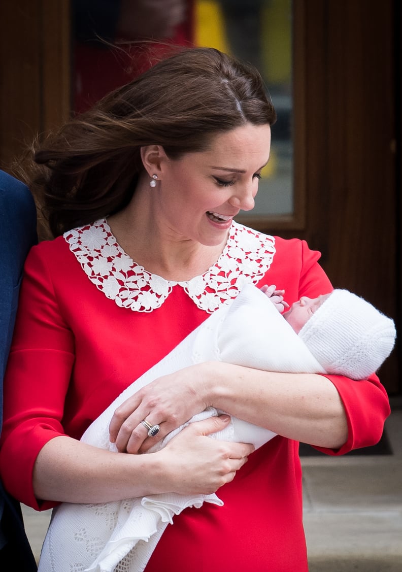 LONDON, ENGLAND - APRIL 23:  Catherine, Duchess of Cambridge departs the Lindo Wing with her newborn son at St Mary's Hospital on April 23, 2018 in London, England. The Duchess safely delivered a son at 11:01 am, weighing 8lbs 7oz, who will be fifth in li