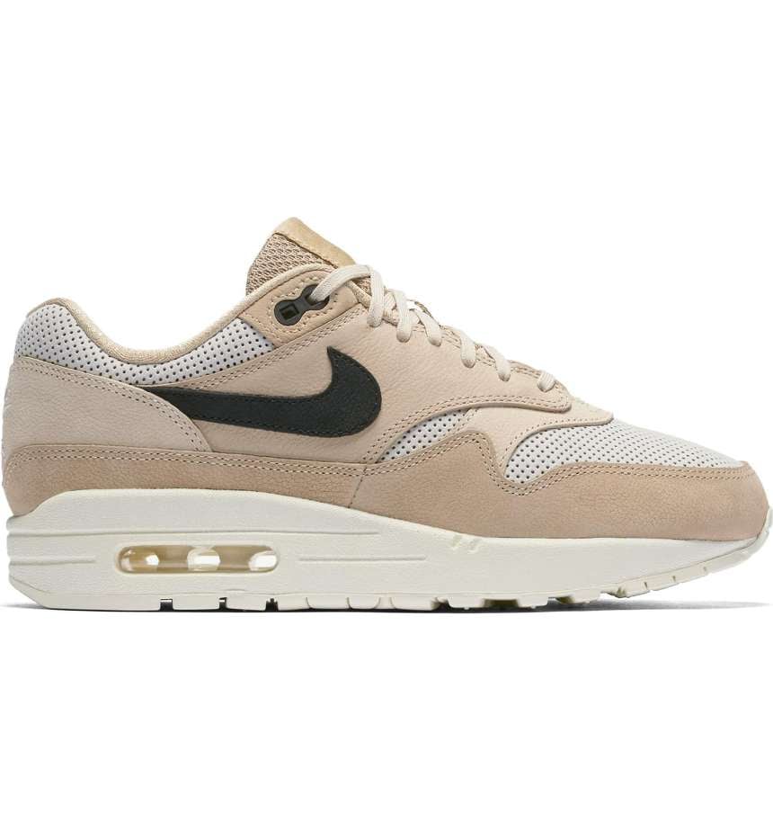 Nike Women's 1 Pinnacle Sneaker
