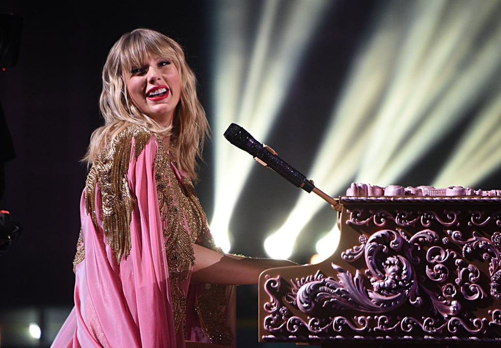 Taylor Swift at the American Music Awards 2019