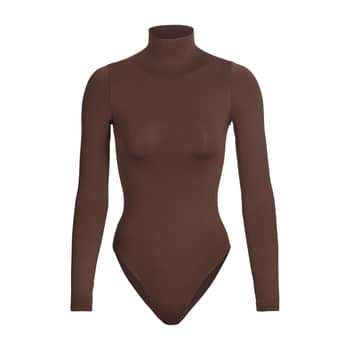 Kim Kardashian - Set your alarm! Our SKIMS Essential Bodysuit collection is  coming back soon in our best selling colors and styles, plus 2 new crisp  colors for winter. Essential Bodysuits drop