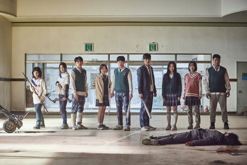 ALL OF US ARE DEAD, (aka JIGEUM URI HAKGYONEUN), PARK-Ji-hu (4th from left), YOON Chan-Young (center), Solomon PARK (6th from left), CHO Yi-Hyun (7th from left), (Season 1, aired Jan. 28, 2022. photo: YANG Hae-sung / Netflix / Courtesy Everett Collection