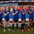 美国女子足球昨晚做了一个大胆的声明,穿着衬衫