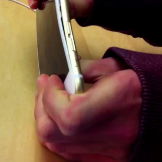 Bending iPhone 6 in Apple Store