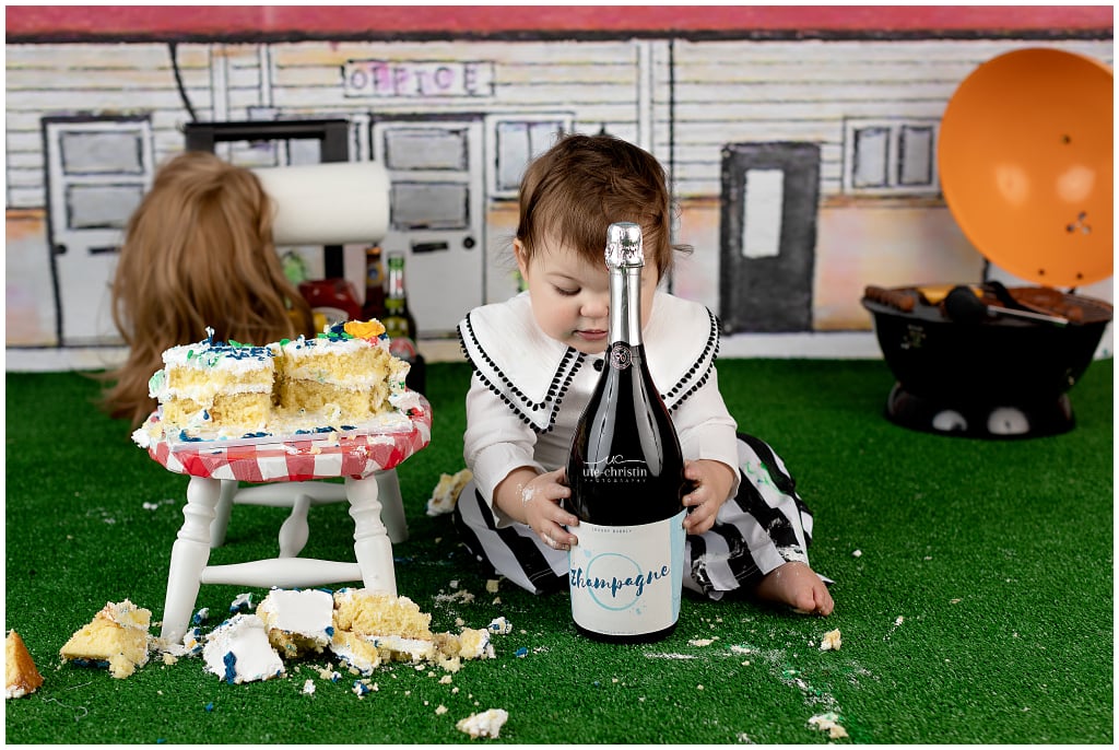Adorable Schitt's Creek Cake Smash With Babies