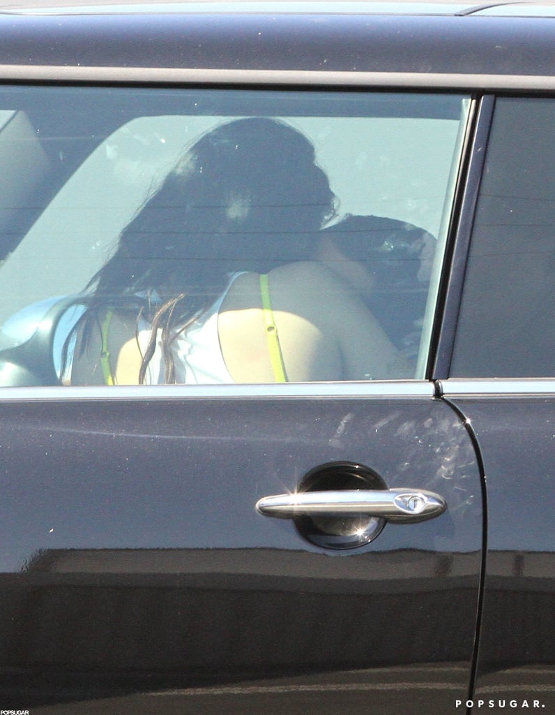 Kristen Stewart's yellow bra showed.