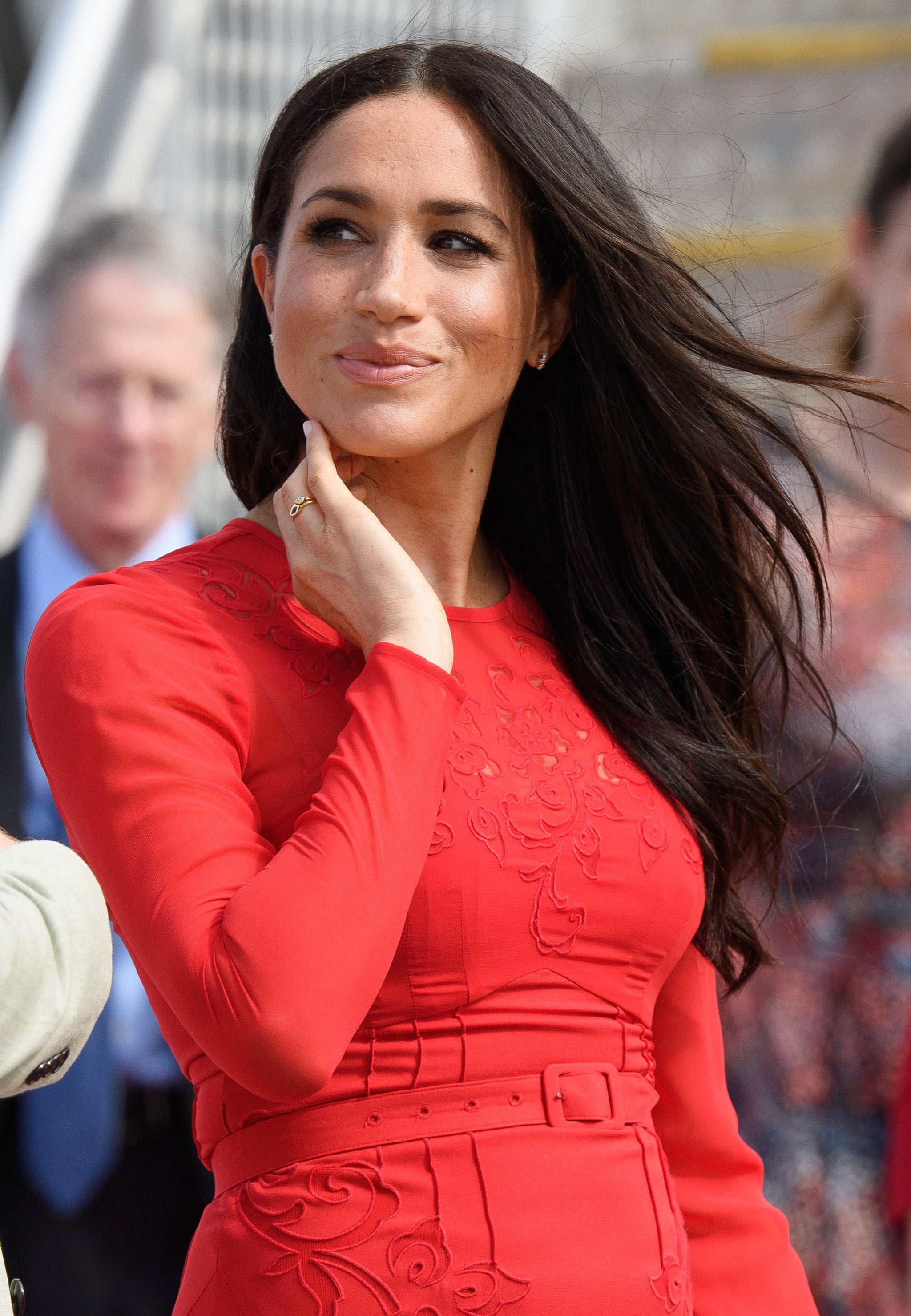 NUKU'ALOFA, TONGA - OCTOBER 25:  (UK OUT FOR 28 DAYS)  Meghan, Duchess of Sussex arrives at Nuku'alofa airport on October 25, 2018 in Nuku'alofa, Tonga. The Duke and Duchess of Sussex are on their official 16-day Autumn tour visiting cities in Australia, Fiji, Tonga and New Zealand.  (Photo by Pool/Samir Hussein/WireImage)