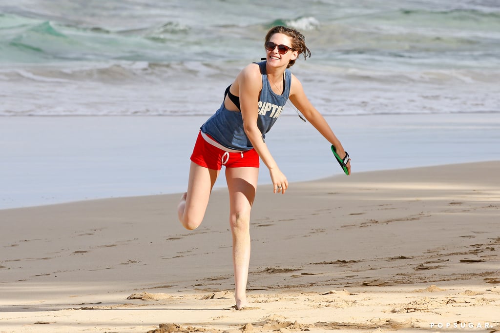 Kristen Stewart and Alicia Cargile in Hawaii | Pictures