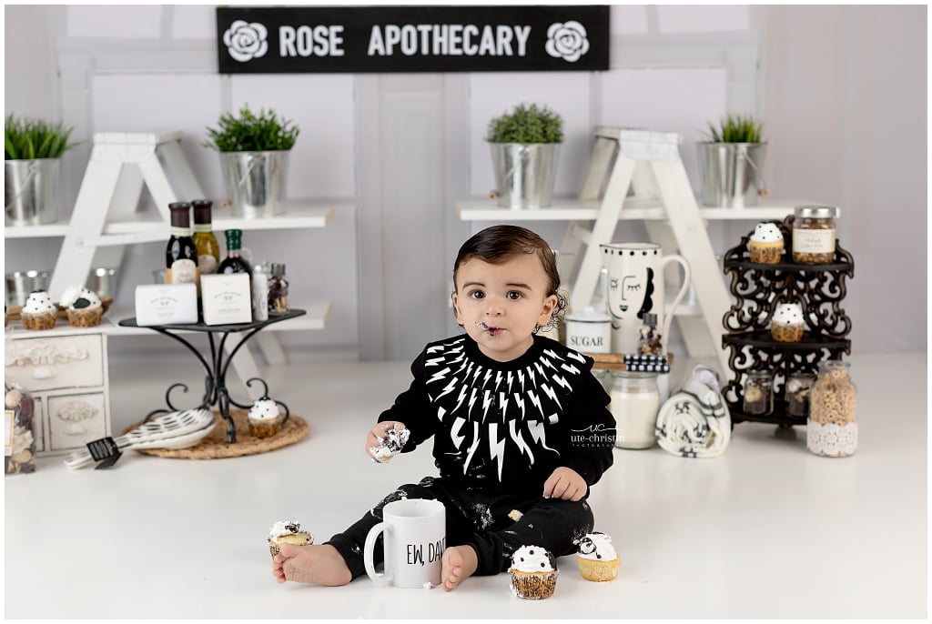 Adorable Schitt's Creek Cake Smash With Babies