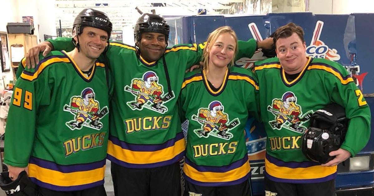 D2: The Mighty Ducks cast reunites for 20th anniversary - CBS News