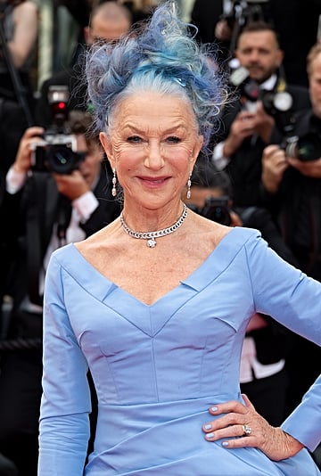 海伦·米伦是蓝色的头发在2023年的戛纳电影节