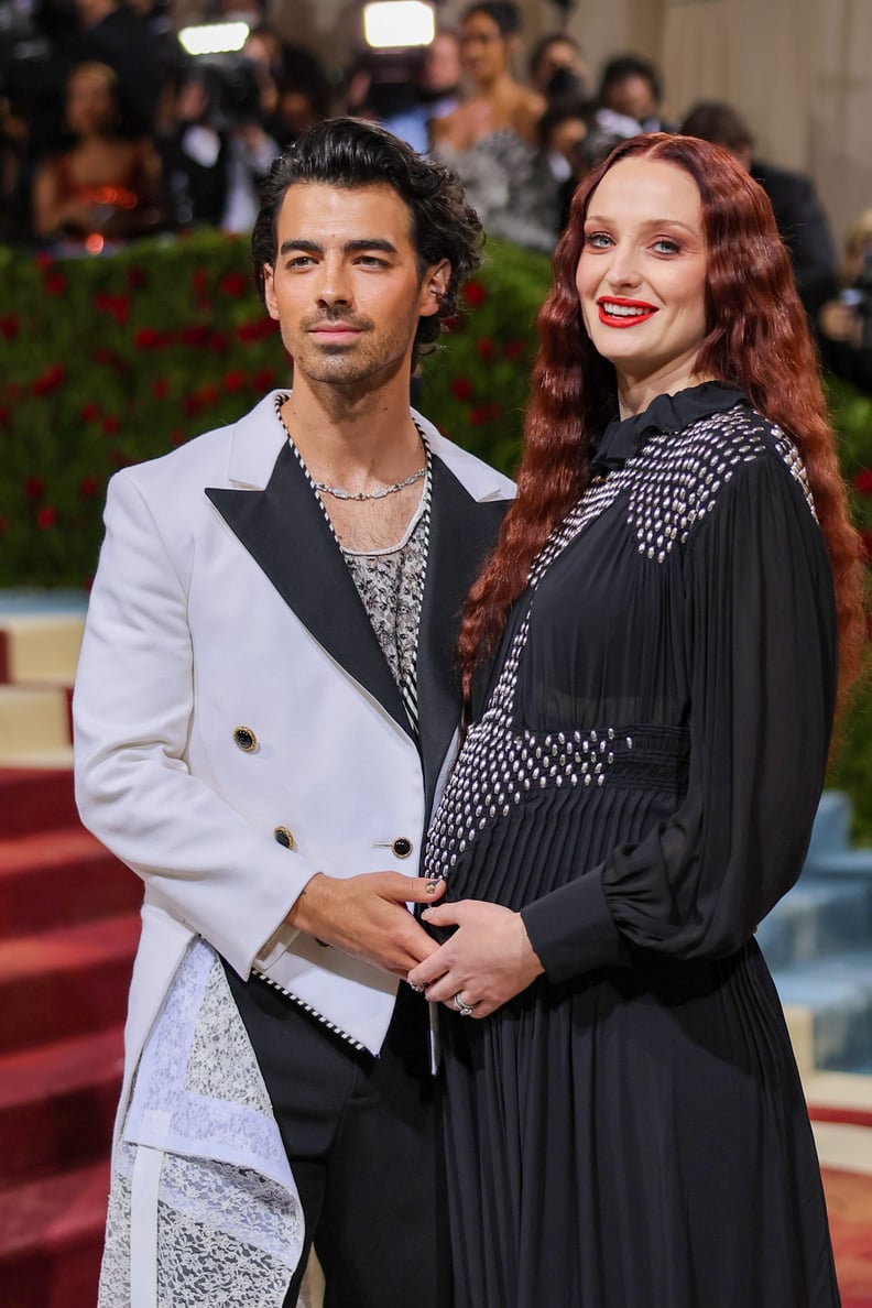 NEW YORK, NEW YORK - MAY 02: (L-R) Joe Jonas and Sophie Turner attend The 2022 Met Gala Celebrating 