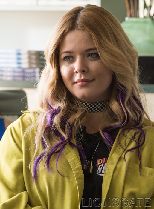 Sasha Pieterse (Who Portrays Isabella)