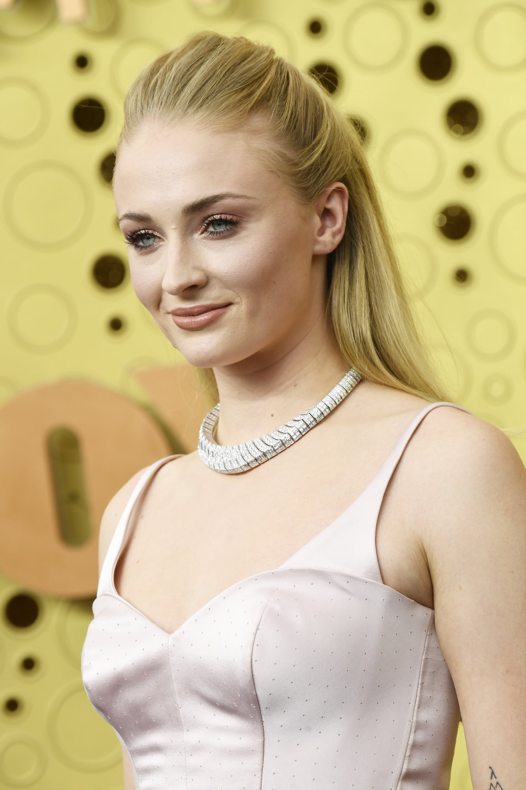 Emmys 2019: Sophie Turner's Louis Vuitton Emmys Jewels Took 1,175 Hours To  Make