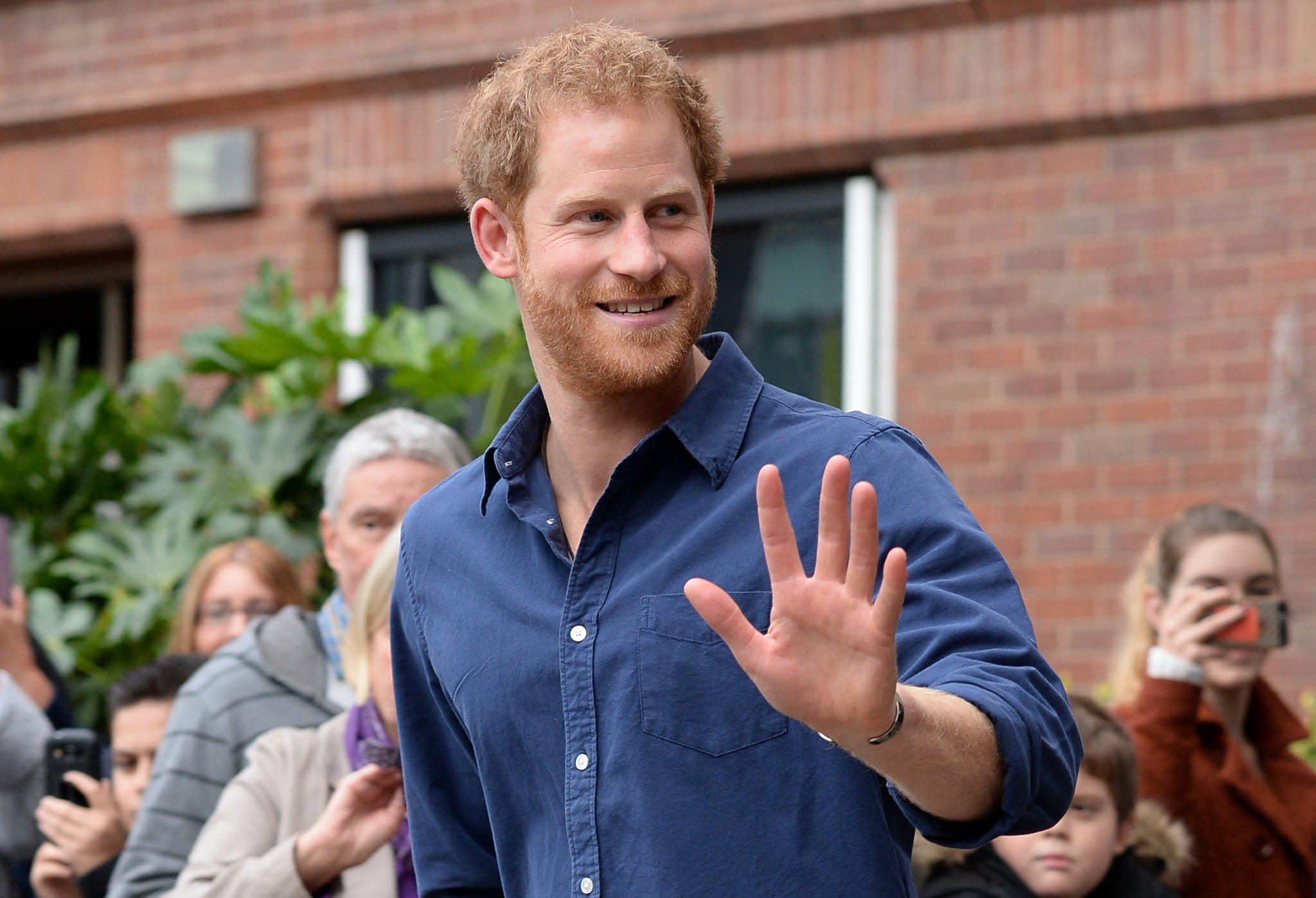 NOTTINGHAM, ENGLAND -  OCTOBER 26: Prince Harry waves as he leaves Nottingham's new Central Police Station on October 26, 2016 in Nottingham, England. (Photo by Joe Giddins - WPA Pool/Getty Images)