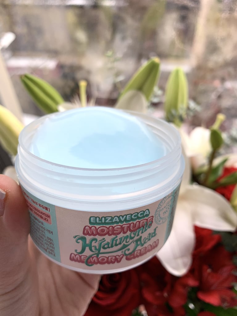 The first thing I noticed when I opened the tub was that the memory foam cream had the prettiest baby blue hue, and the sweetest floral fragrance. The texture of the cream was spongy and cold, and felt a bit wet to the touch, which made me excited to see how moisturising it would be on my skin.