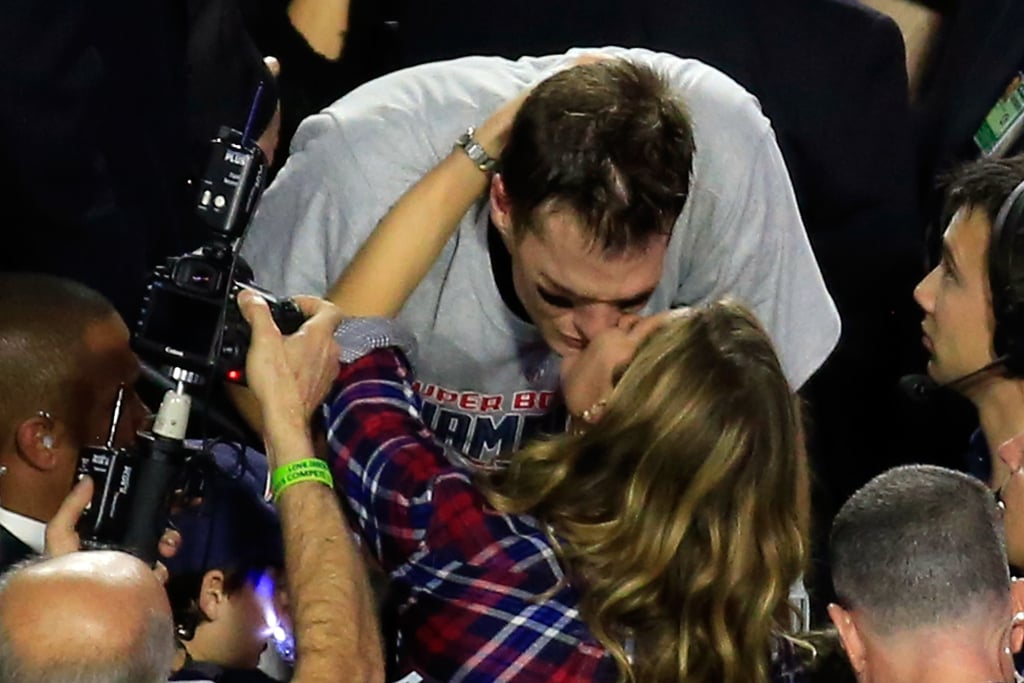 邦辰给布雷迪祝贺接吻后他和爱国者在2015年2月赢得超级碗。