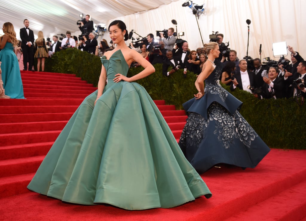 Models Liu Wen and Karolina Kurkova had similar poses on the stairs.