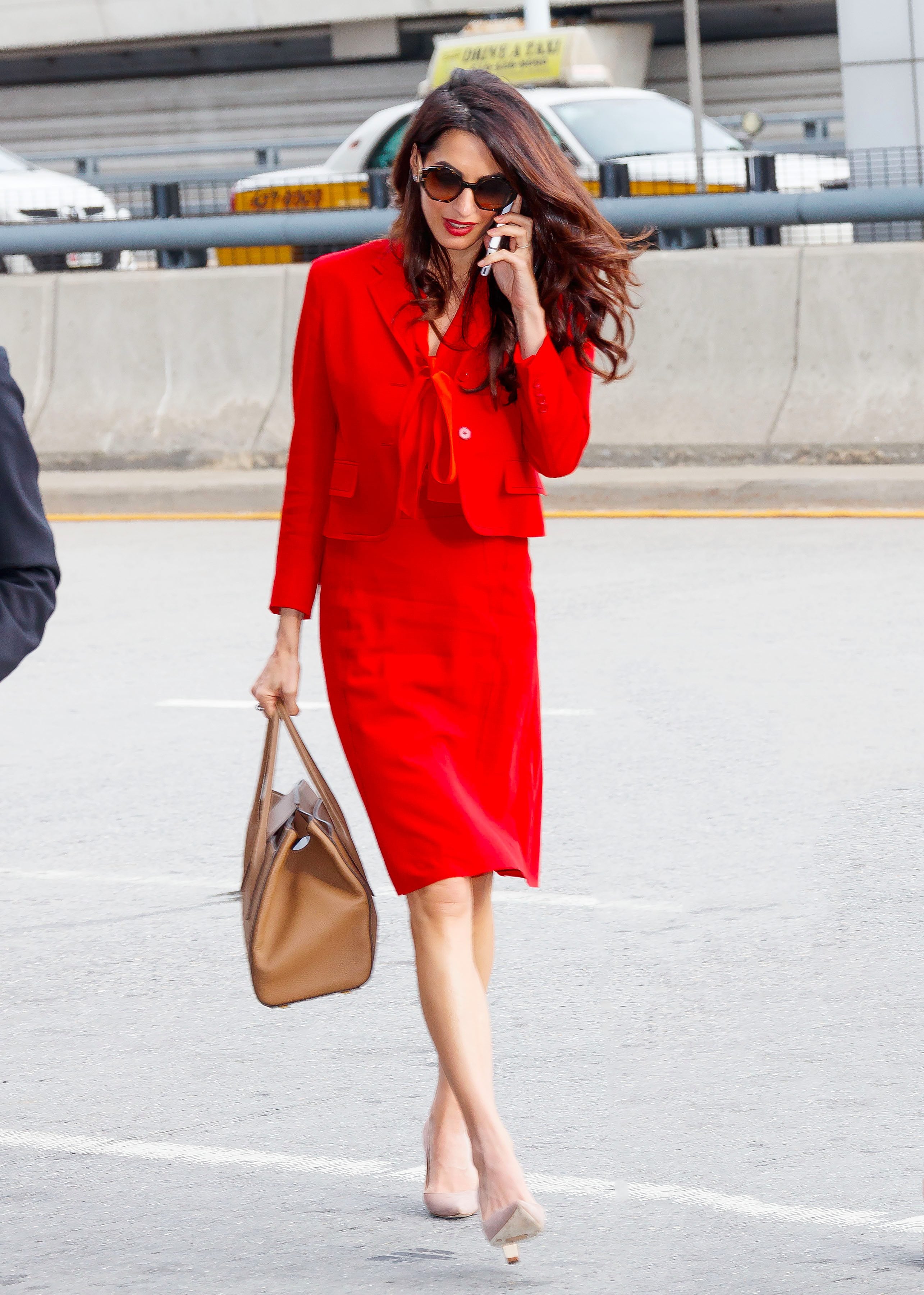 Amal clooney hotsell michael kors bag